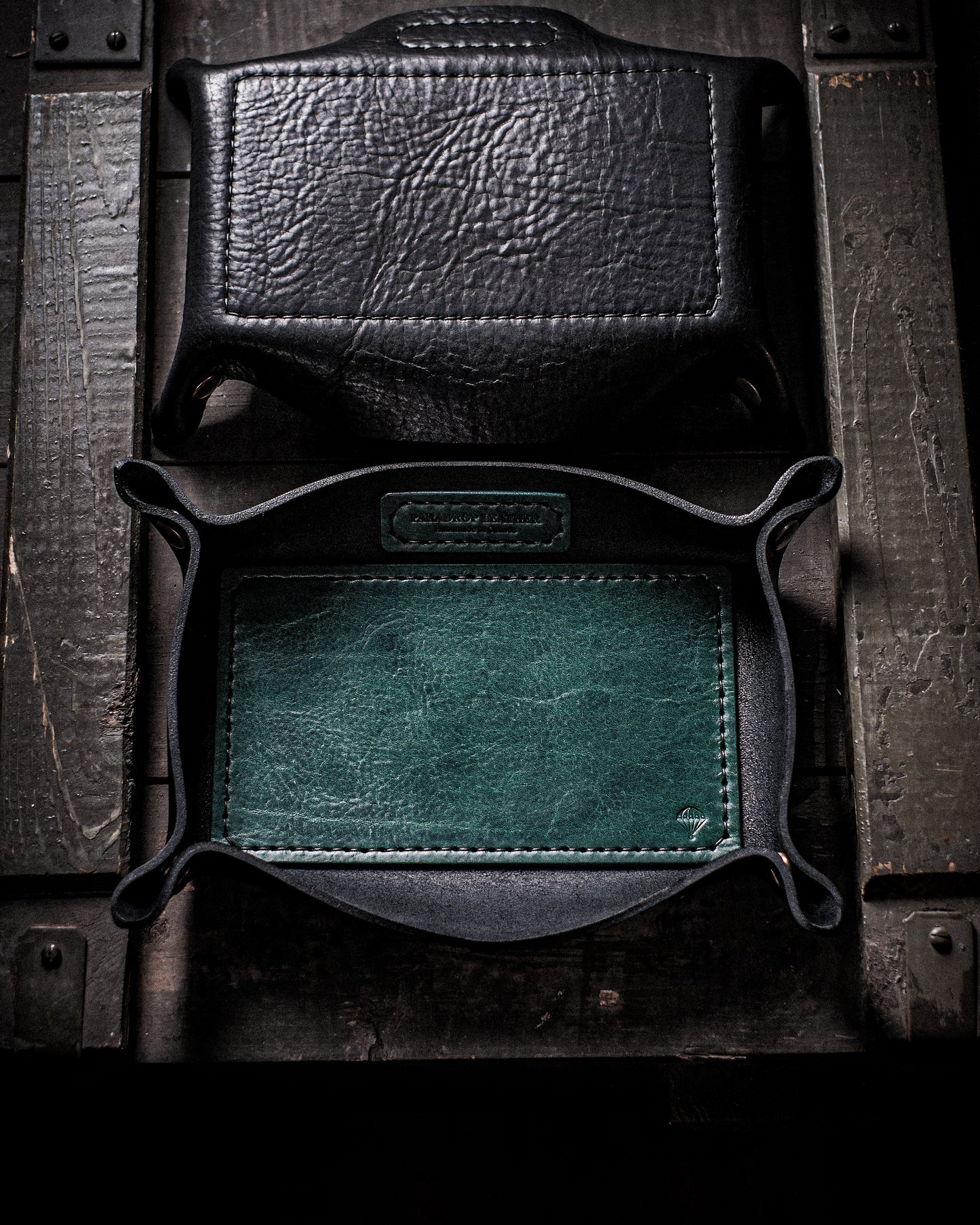 PARA TRAY - BLACK AMERICAN BISON w/ EMERALD GREEN INSERT